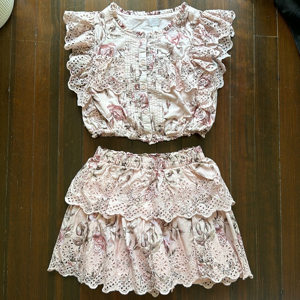 Adorable matching set from collab between loveshackfancy and gap.fit 8-10y)